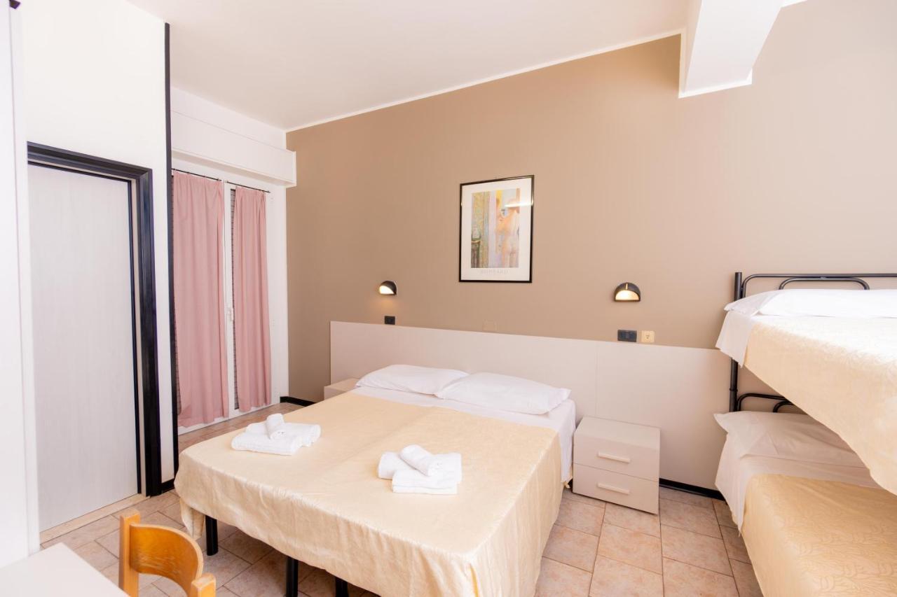 Hotel Galileo リミニ エクステリア 写真