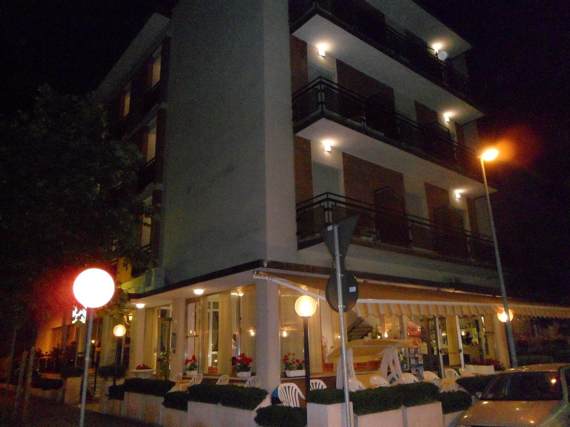 Hotel Galileo リミニ エクステリア 写真